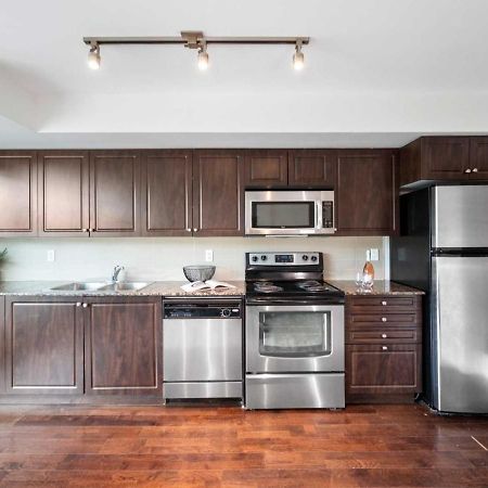 Cn Tower View With Free Parking, Pool, & More Amenities Toronto Ngoại thất bức ảnh