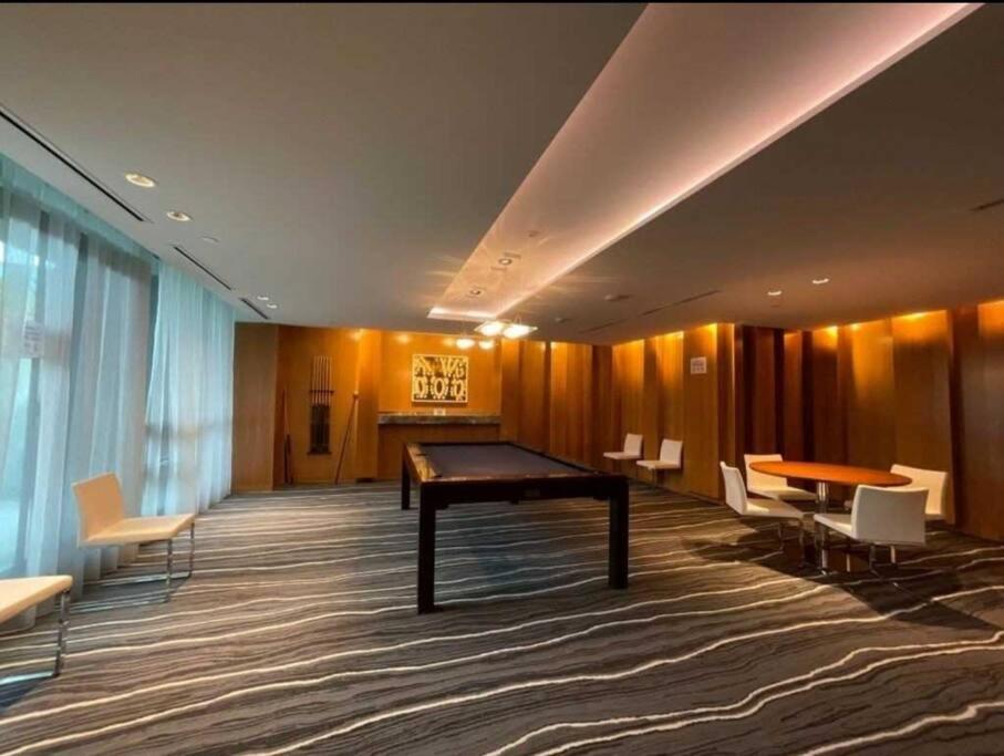 Cn Tower View With Free Parking, Pool, & More Amenities Toronto Ngoại thất bức ảnh