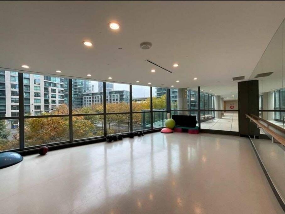 Cn Tower View With Free Parking, Pool, & More Amenities Toronto Ngoại thất bức ảnh