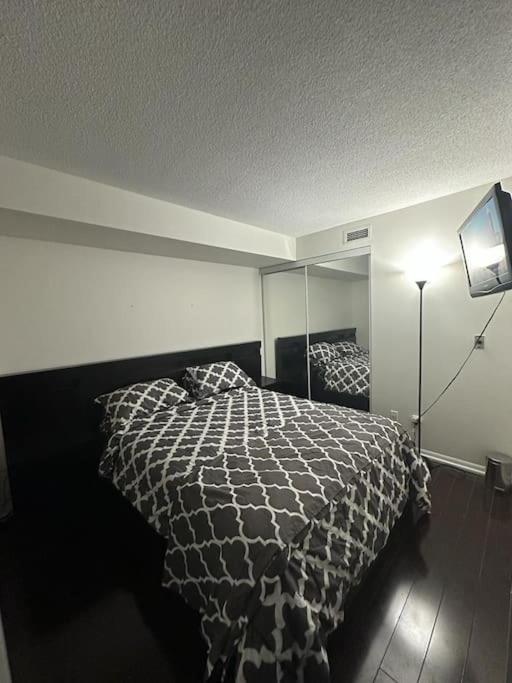Cn Tower View With Free Parking, Pool, & More Amenities Toronto Ngoại thất bức ảnh