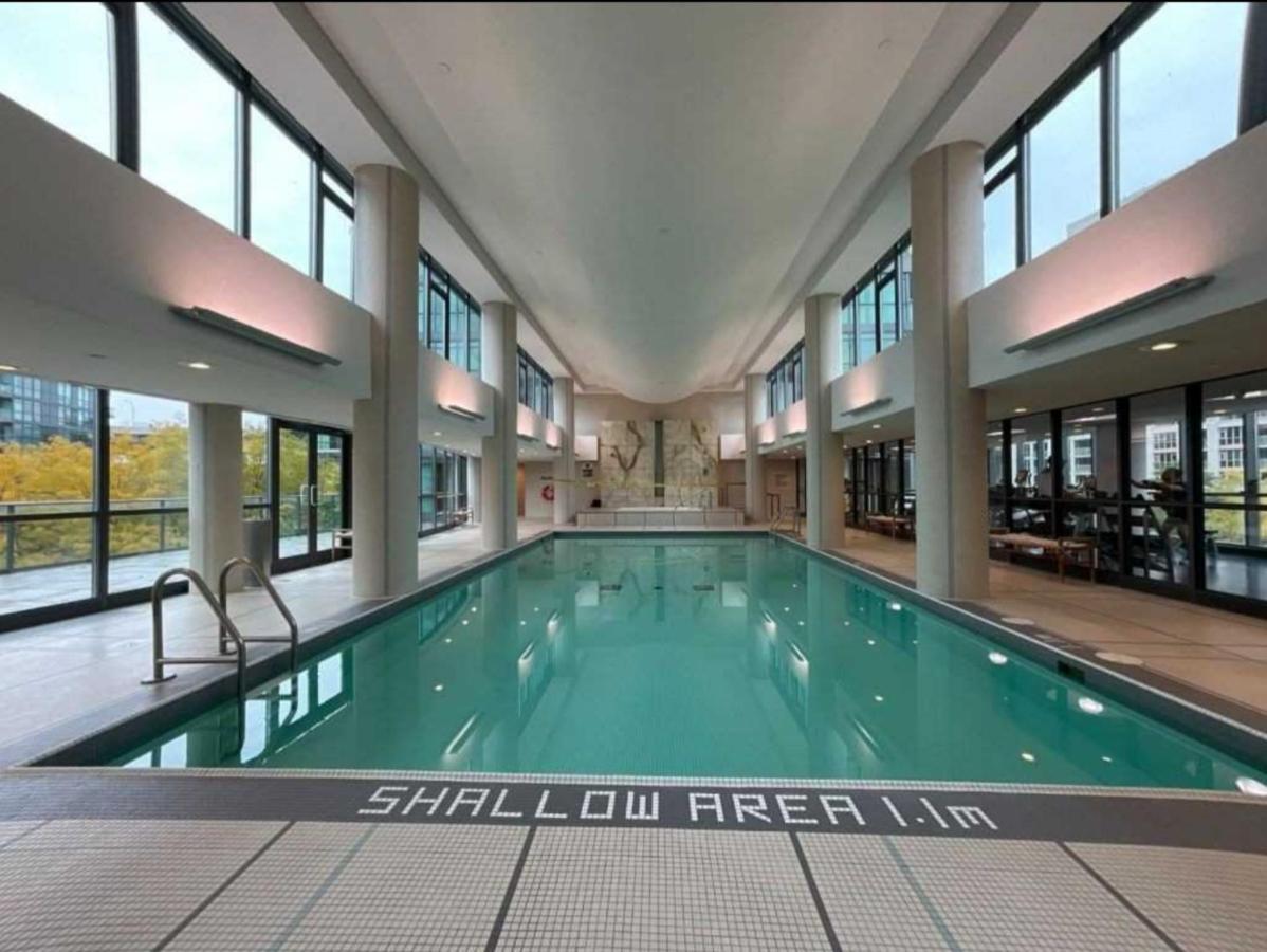 Cn Tower View With Free Parking, Pool, & More Amenities Toronto Ngoại thất bức ảnh