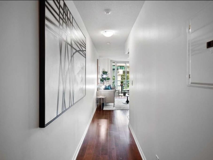 Cn Tower View With Free Parking, Pool, & More Amenities Toronto Ngoại thất bức ảnh