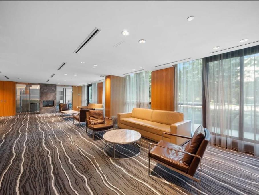 Cn Tower View With Free Parking, Pool, & More Amenities Toronto Ngoại thất bức ảnh